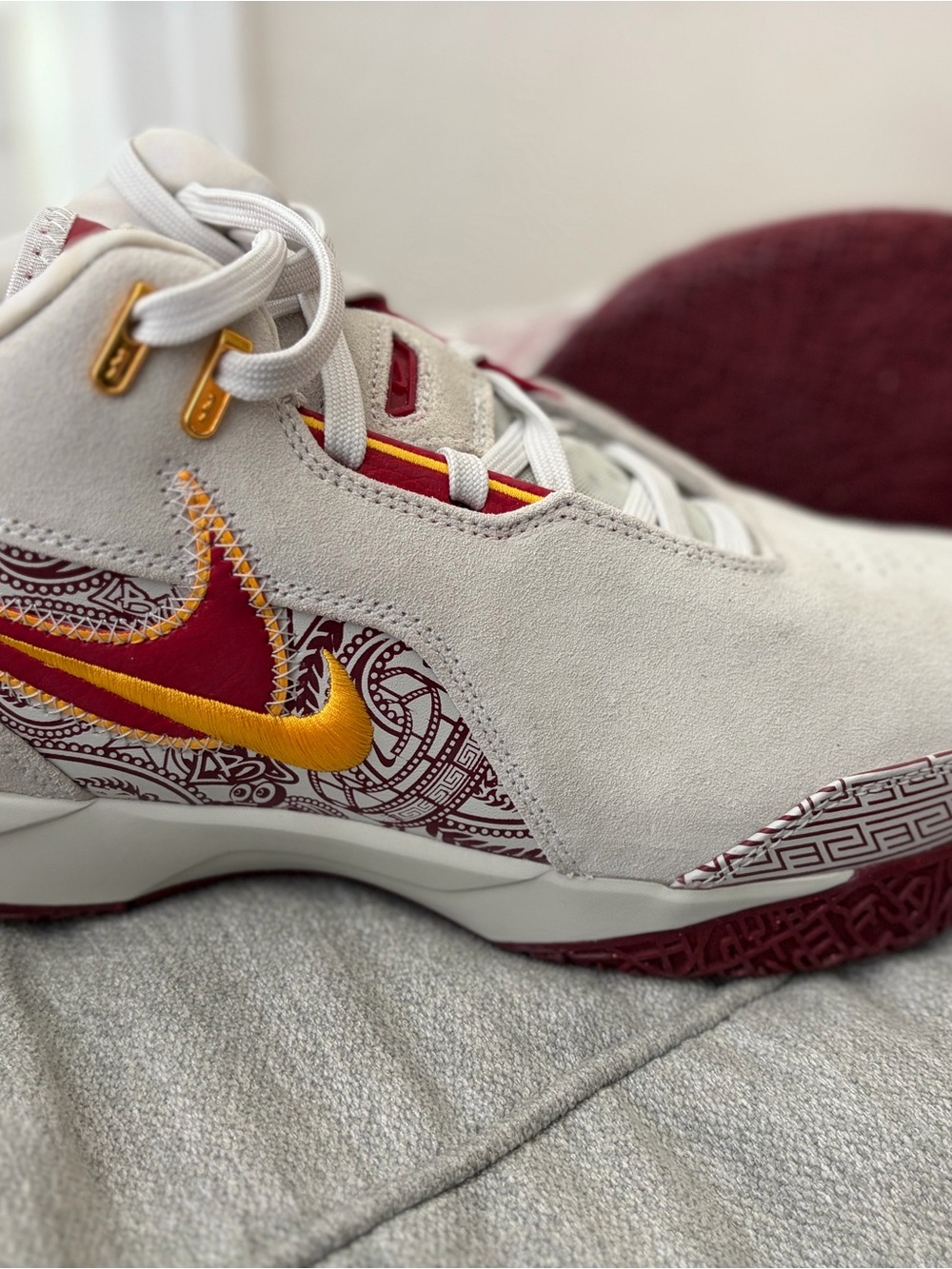 Sz 11 Nike LeBron NXXT Gen AMPD Basketball Shoes -USC / Cavs (Light Bone/Crimson